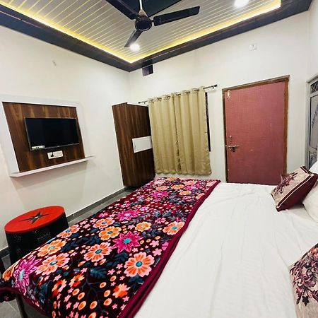 The Nirmala Palace Otel Ayodhya Dış mekan fotoğraf