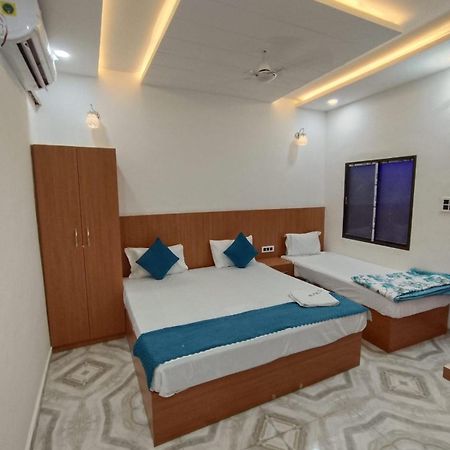 The Nirmala Palace Otel Ayodhya Dış mekan fotoğraf
