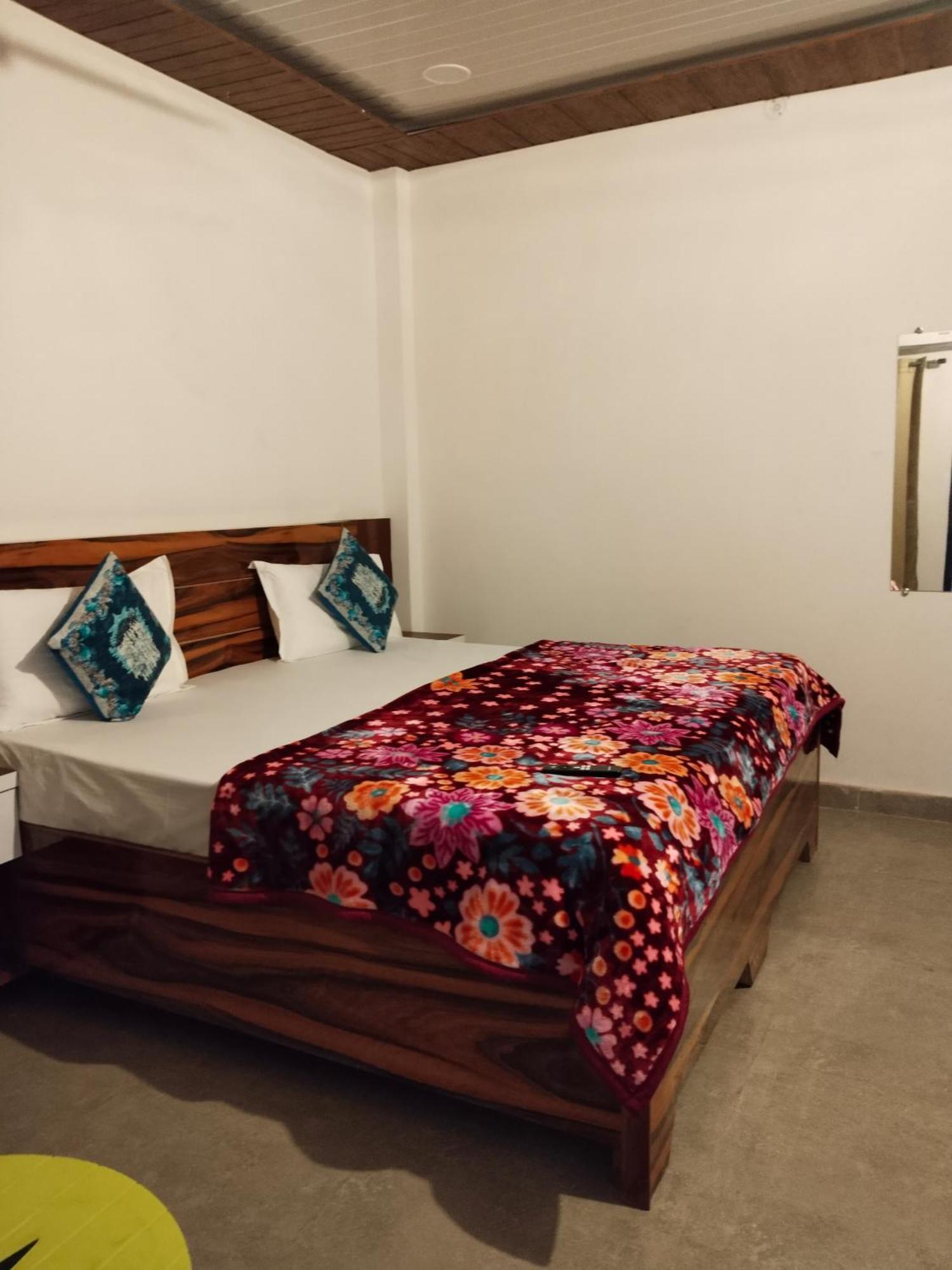 The Nirmala Palace Otel Ayodhya Dış mekan fotoğraf