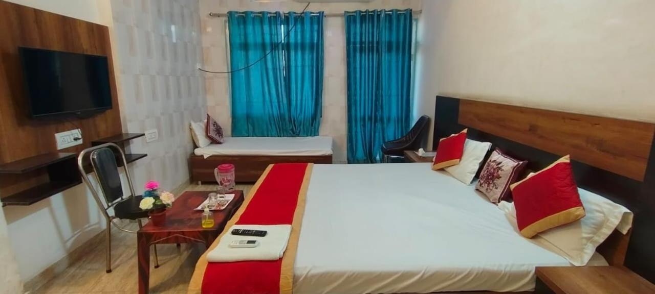 The Nirmala Palace Otel Ayodhya Dış mekan fotoğraf