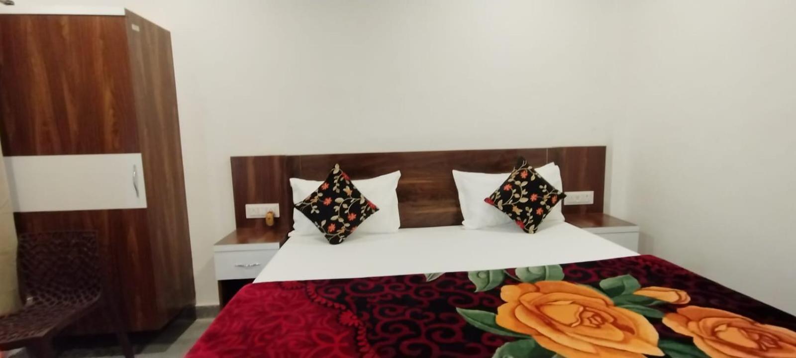 The Nirmala Palace Otel Ayodhya Dış mekan fotoğraf